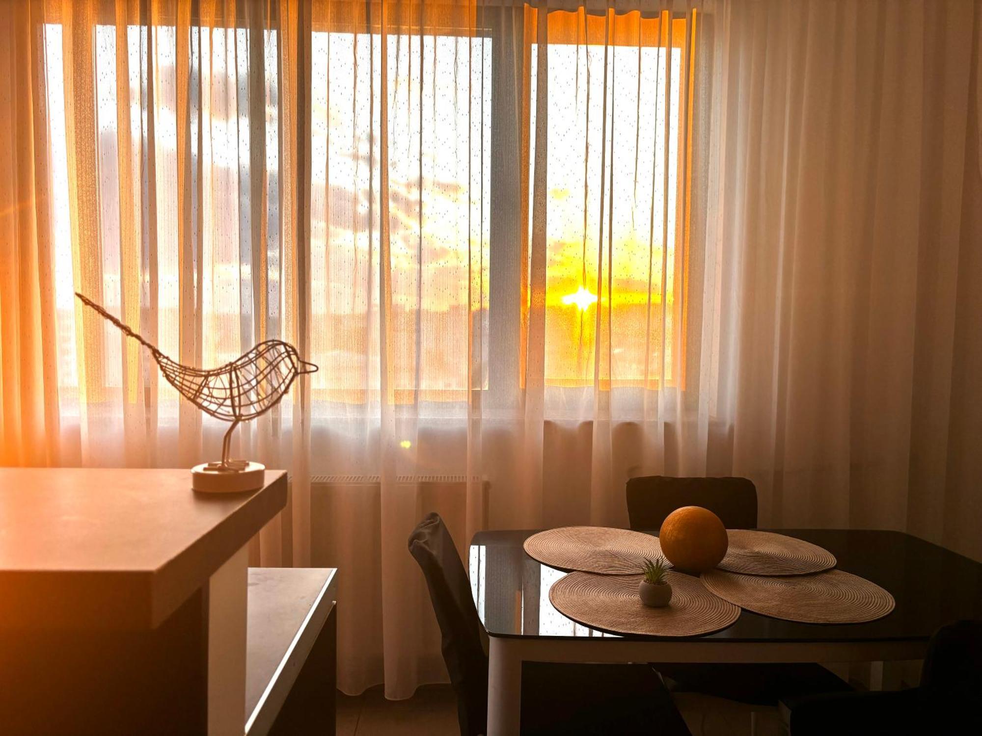 Taste Of Iasi - Two Room Apartment - Central - Sunset Touch Εξωτερικό φωτογραφία